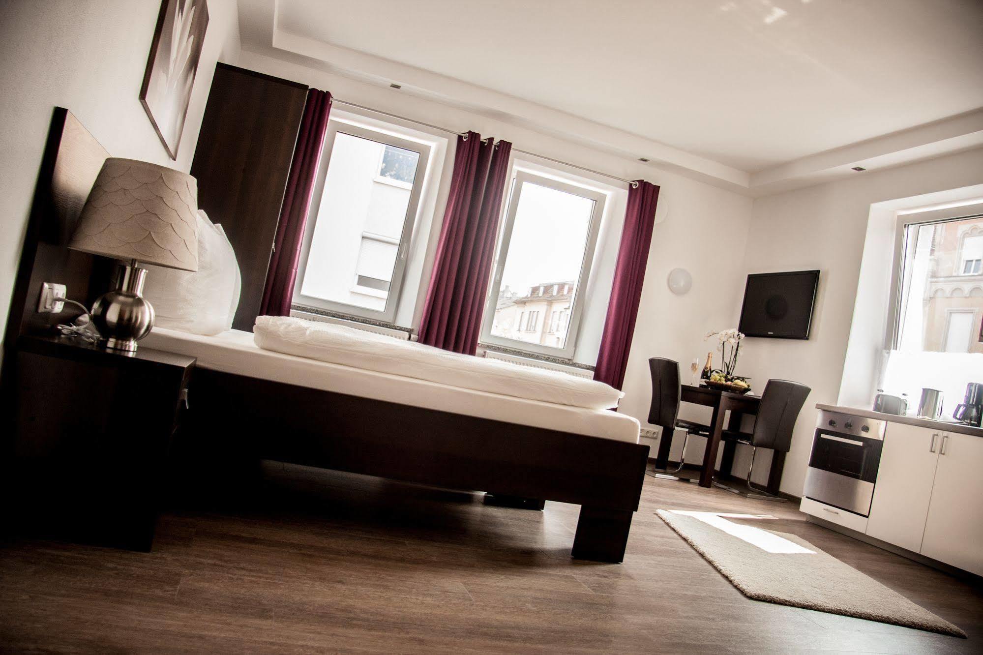 Aparthotel - Stadtvilla Premium ชไวน์ฟอร์ท ภายนอก รูปภาพ